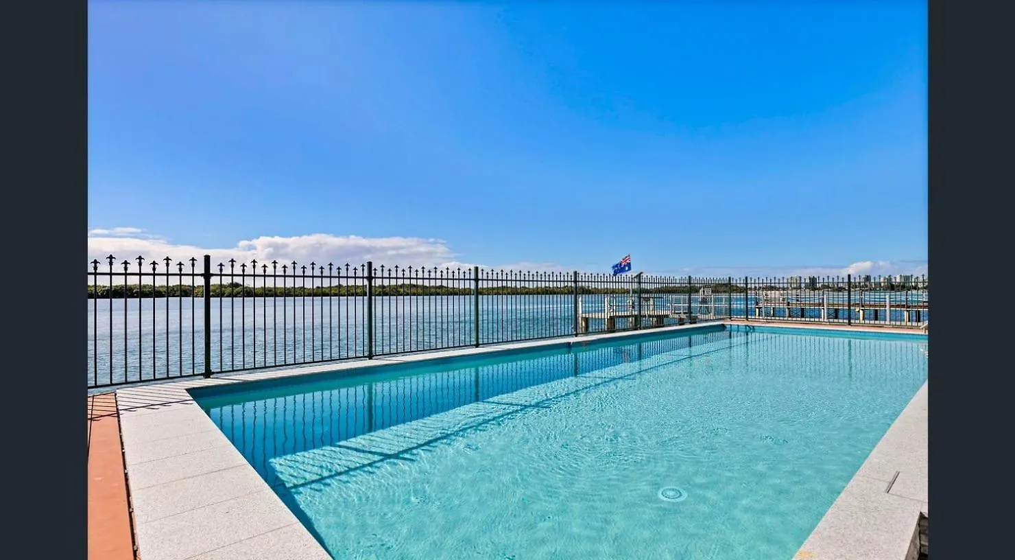 Aparthotel Maroochydore Riverfront Apartment