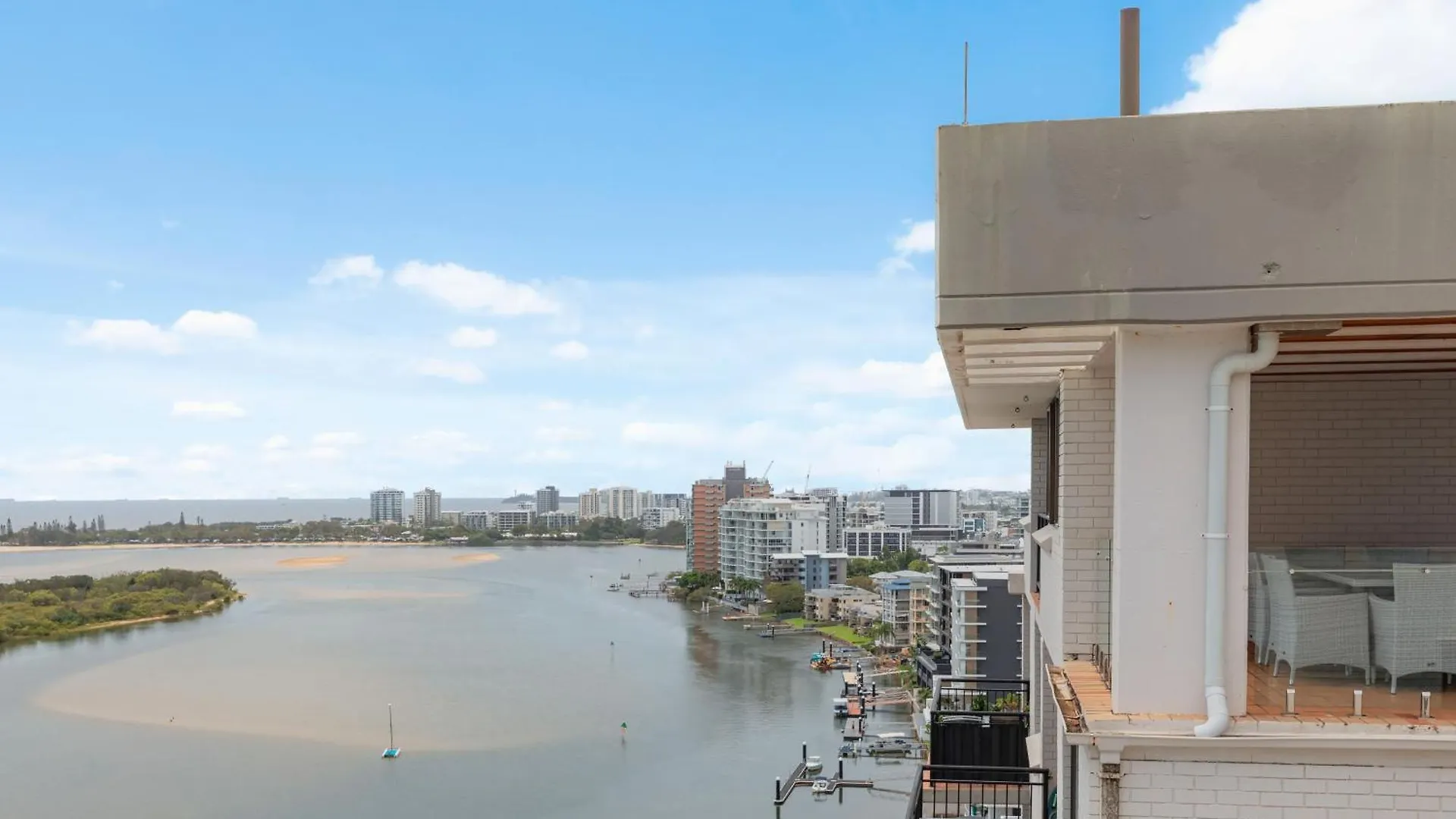 Maroochydore Riverfront Apartment 0*,