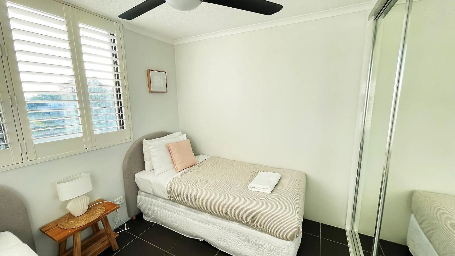 Maroochydore Riverfront Apartment 0*,