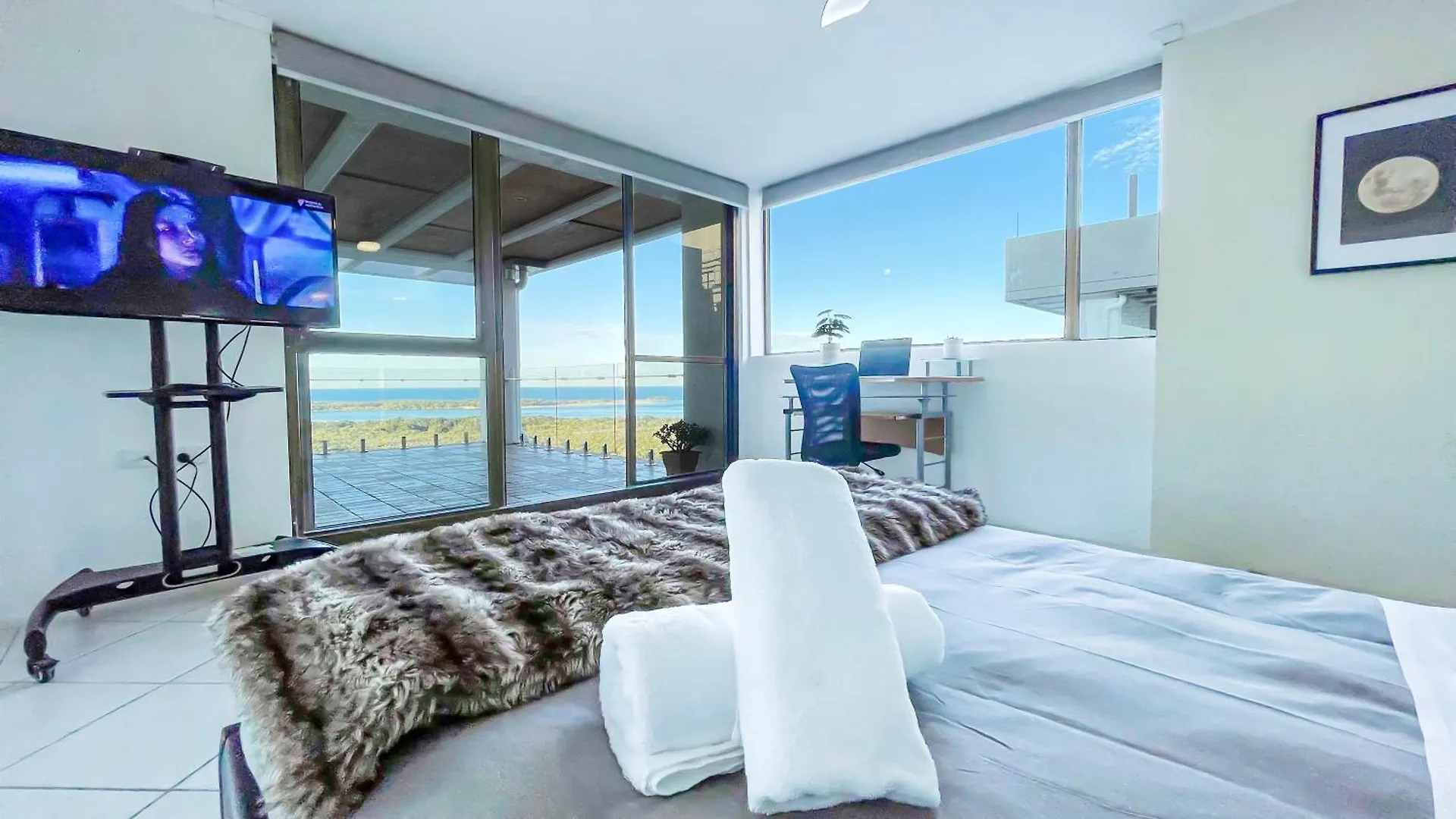 Maroochydore Riverfront Apartment Aparthotel