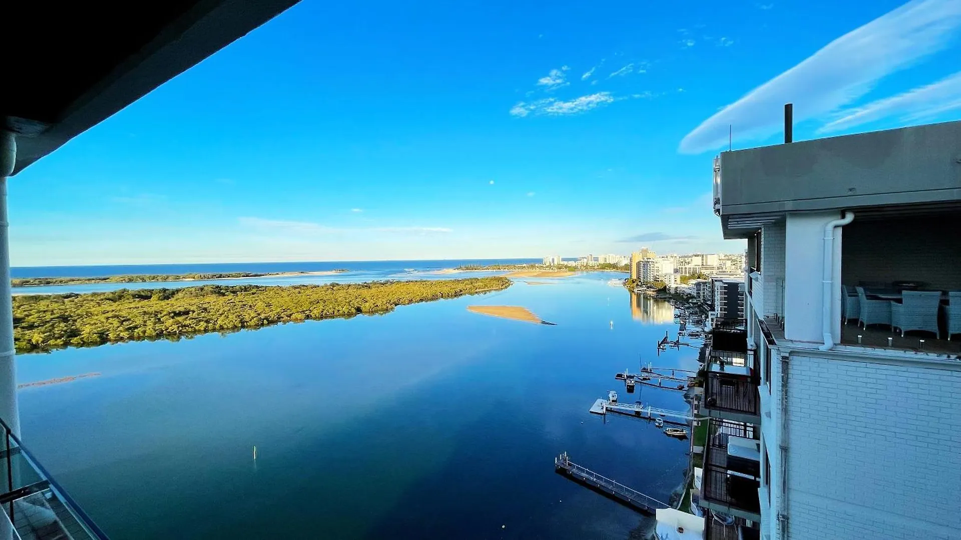 Maroochydore Riverfront Apartment Aparthotel