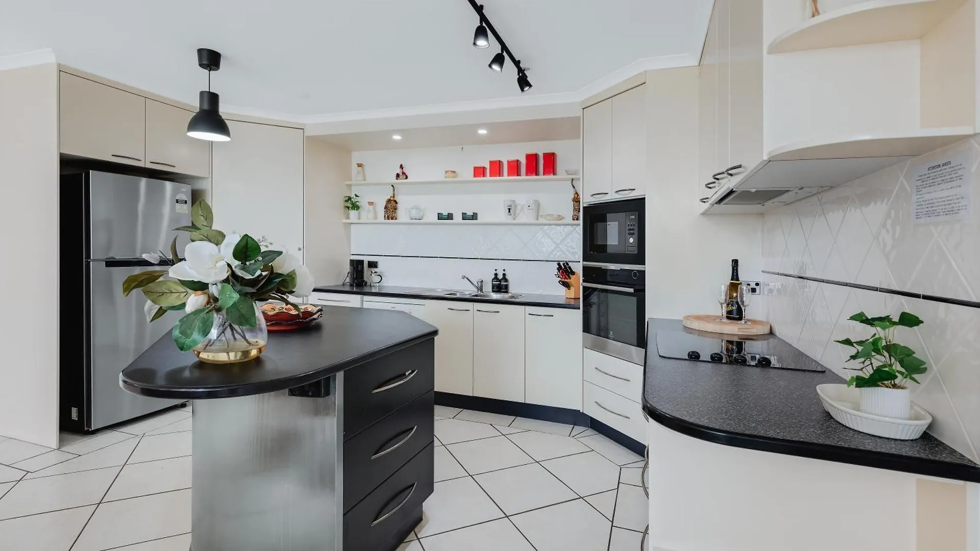 Maroochydore Riverfront Apartment Aparthotel