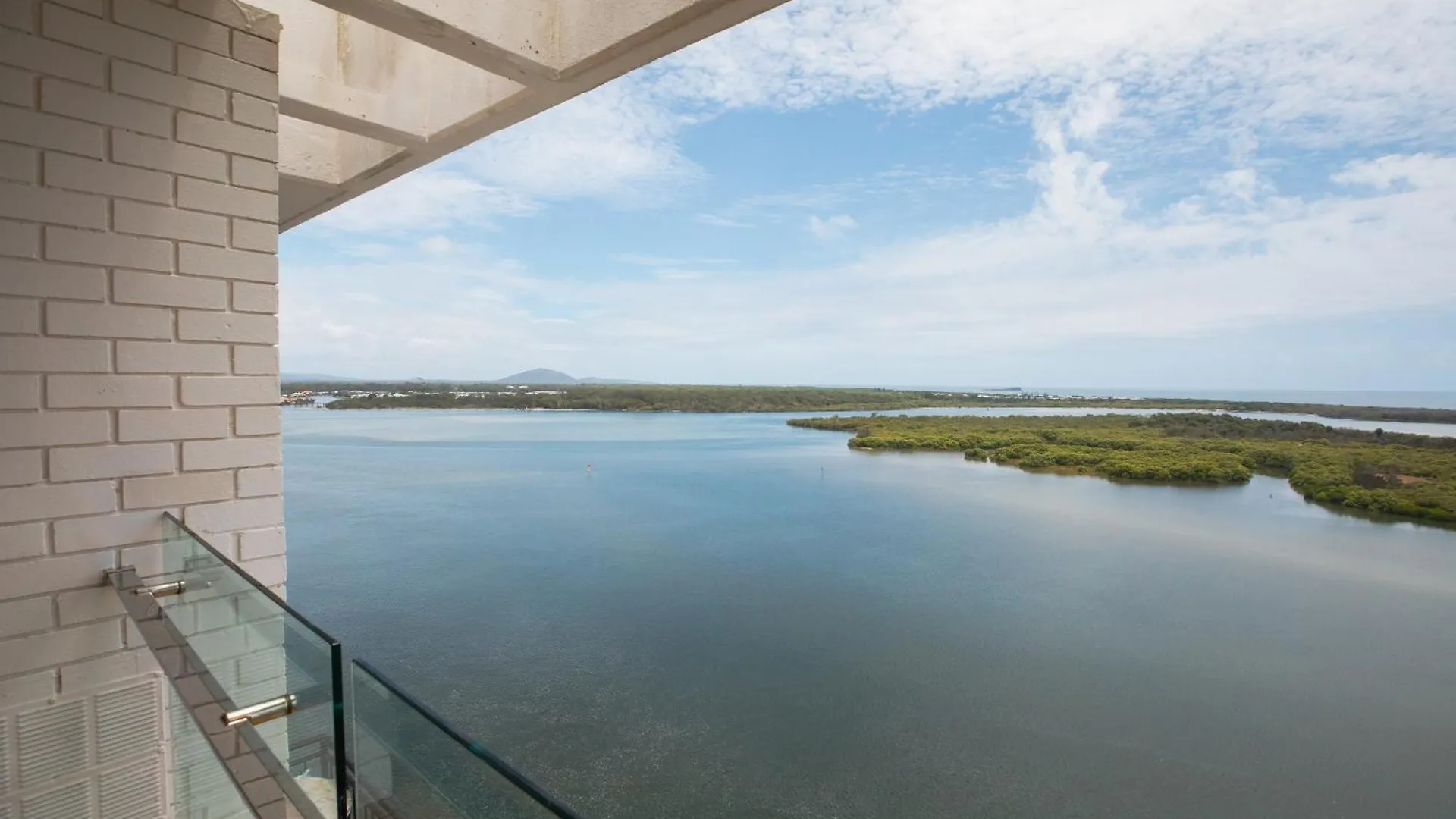 Aparthotel Maroochydore Riverfront Apartment